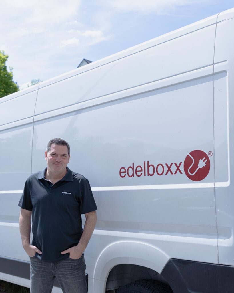 Christian Deiring vor edelboxx Auto